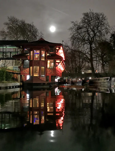 Paddle Boarding in London: Glide, Yoga, and Moonlit Adventures on the Canal