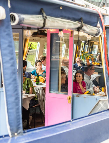 Eat your way through 6 delicious courses...on a bus.