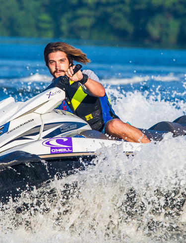 Ride the Waves of Excitement: Watersports Experiences as Unforgettable Gifts
