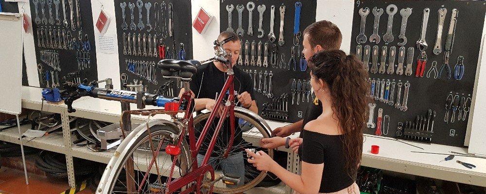 Unusual Gifts London Experiences in London Cycle maintenance course