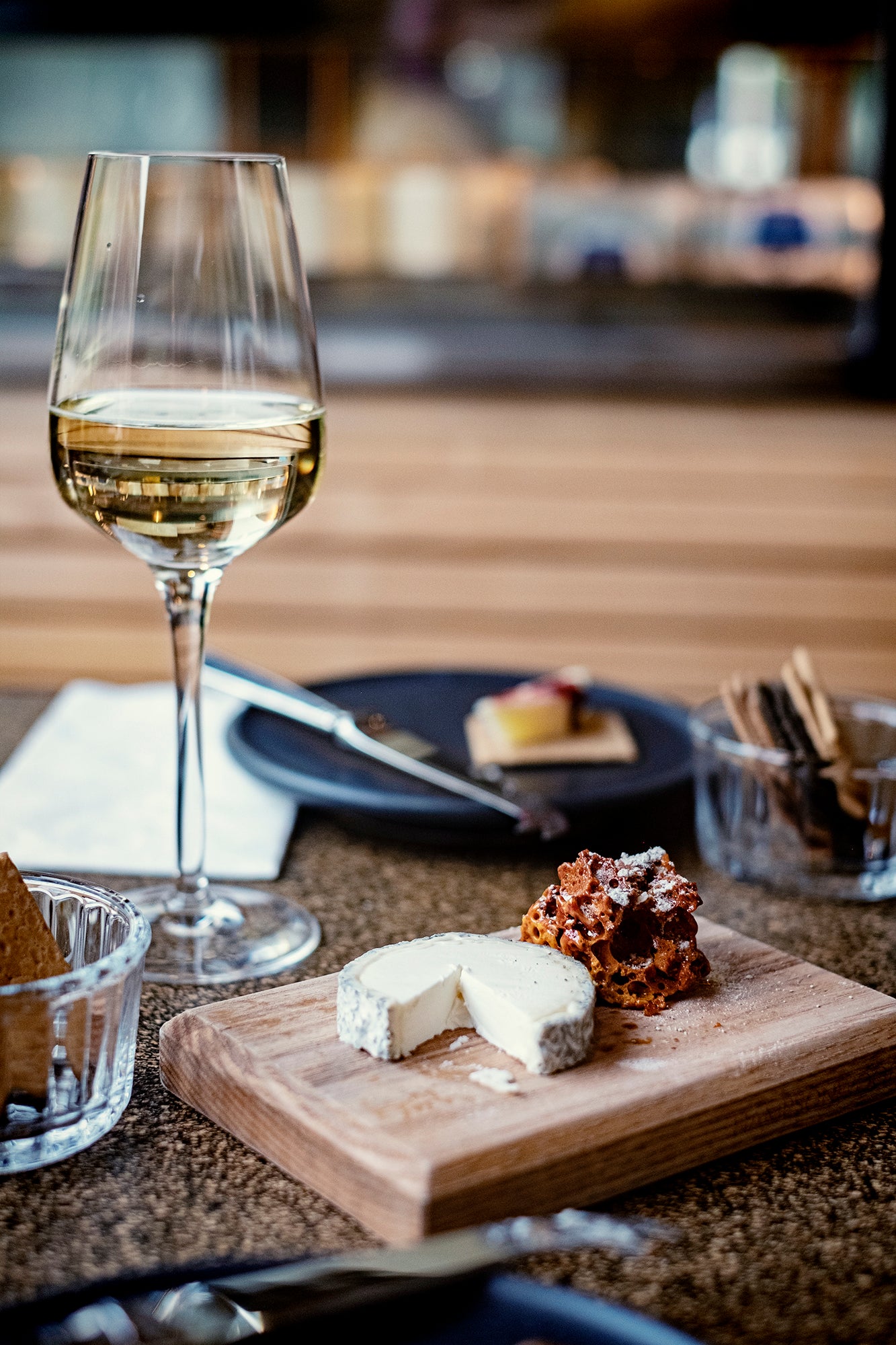 White Wine and Cheese Experience in London
